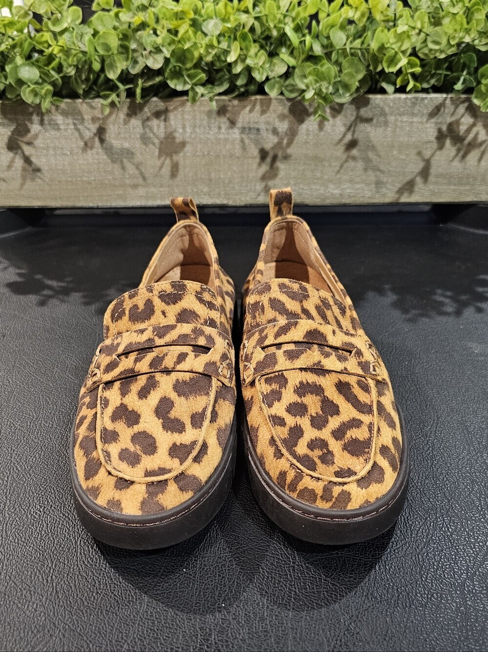 Vionic Leopard Print Loafers/Sneakers Tan & Brown Suede Women's Sz 7 NWOB - Picture 2 of 6
